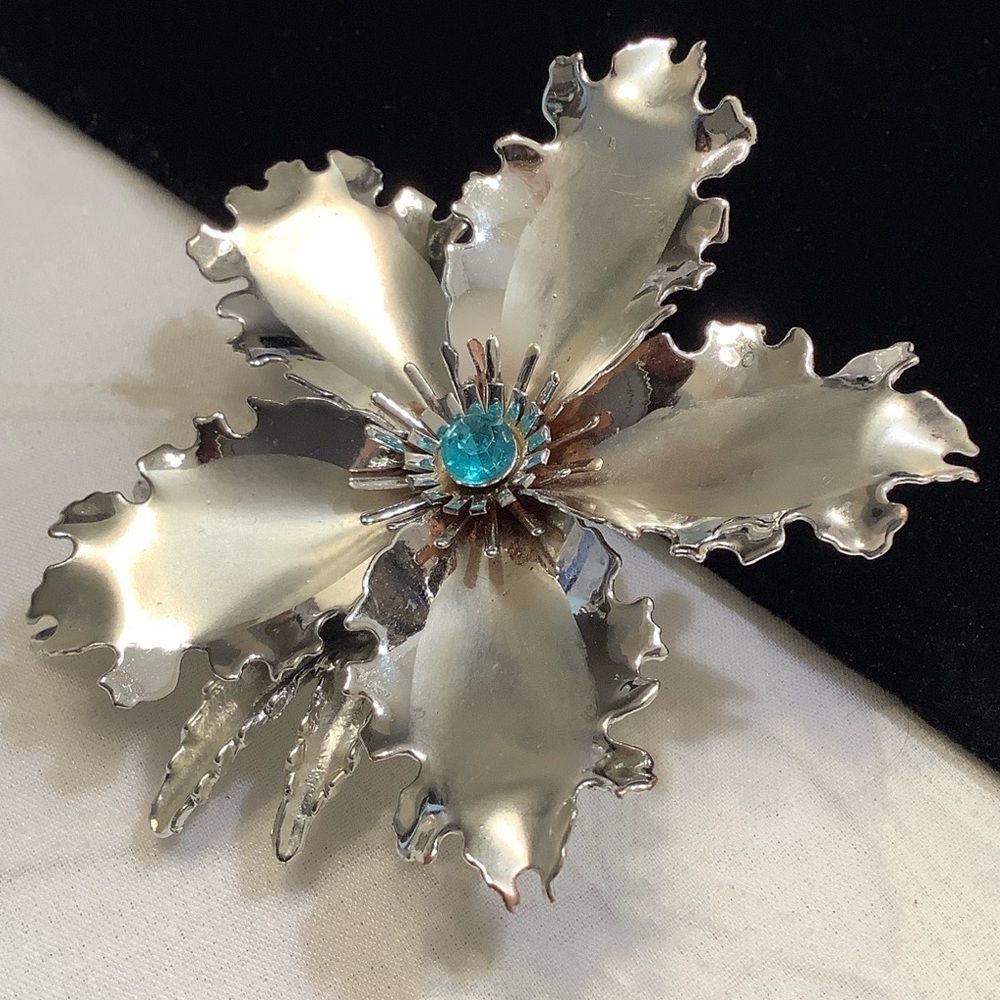 Vintage Large Silver Flower Brooch With Rhinestone - Picture 4 of 6